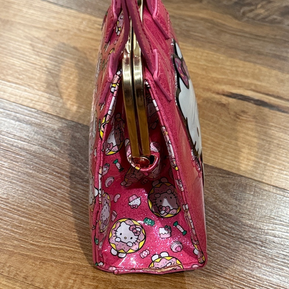 Universal Studios Hello Kitty Pink Sparkly Handbag w/Kisslock Snap Closure (EUC) - Picture 4 of 14
